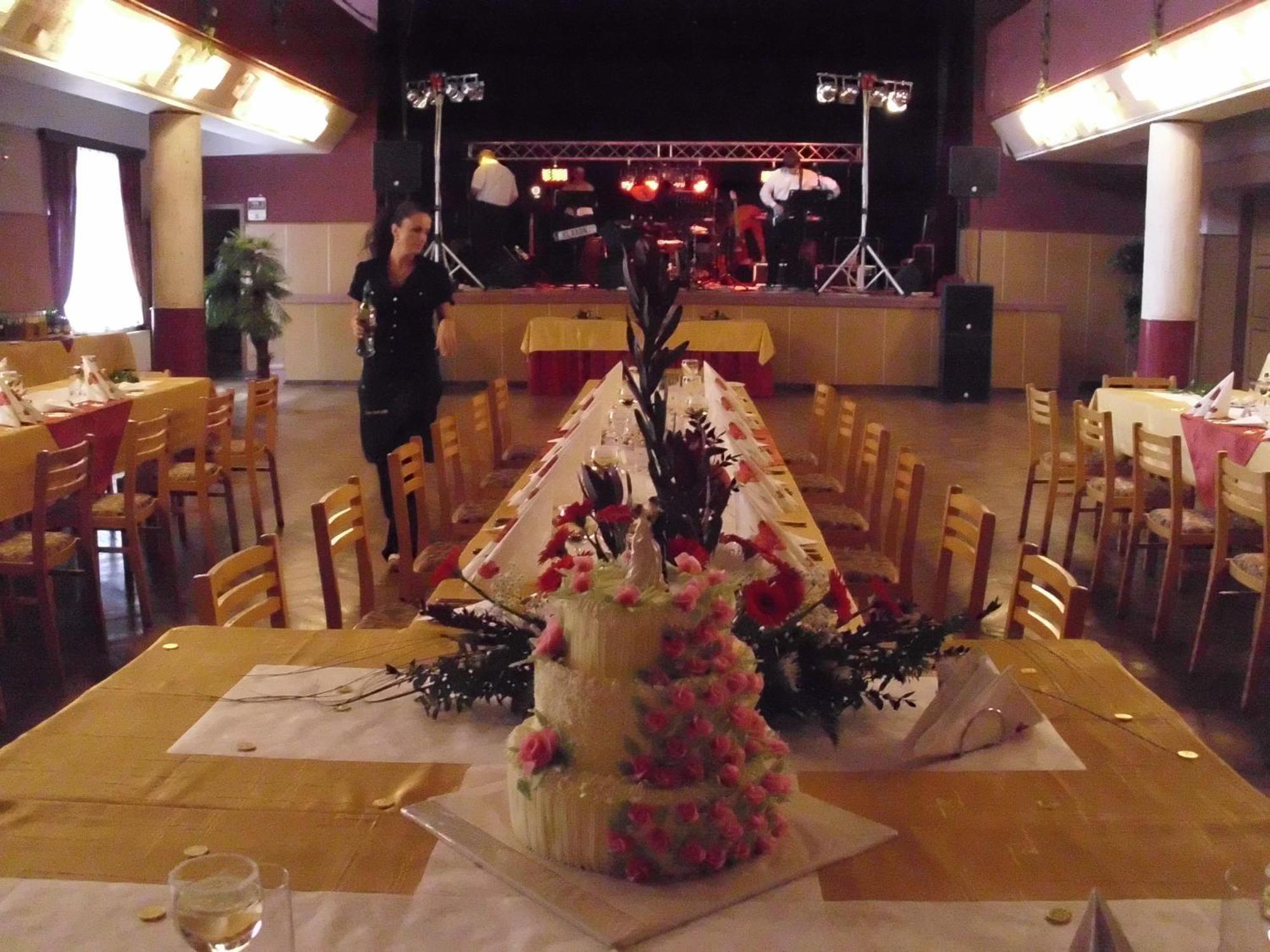 Hotel Morava Jevíčko Bagian luar foto