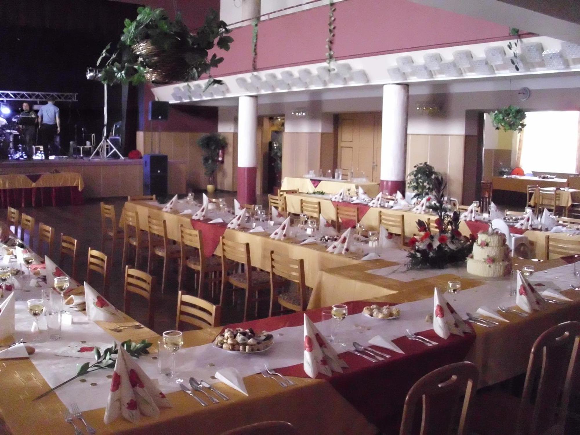 Hotel Morava Jevíčko Bagian luar foto